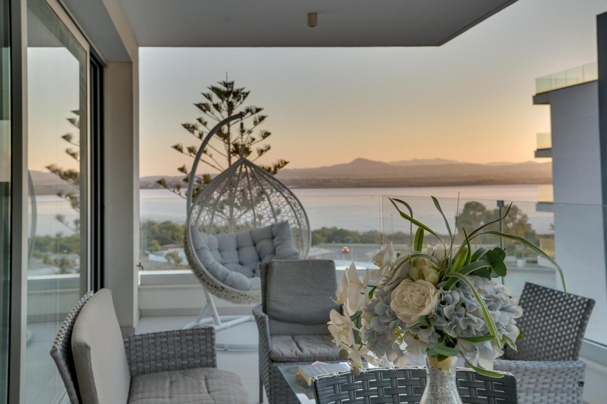 Апартаменти Majestic Sunset Salt Views 300m From